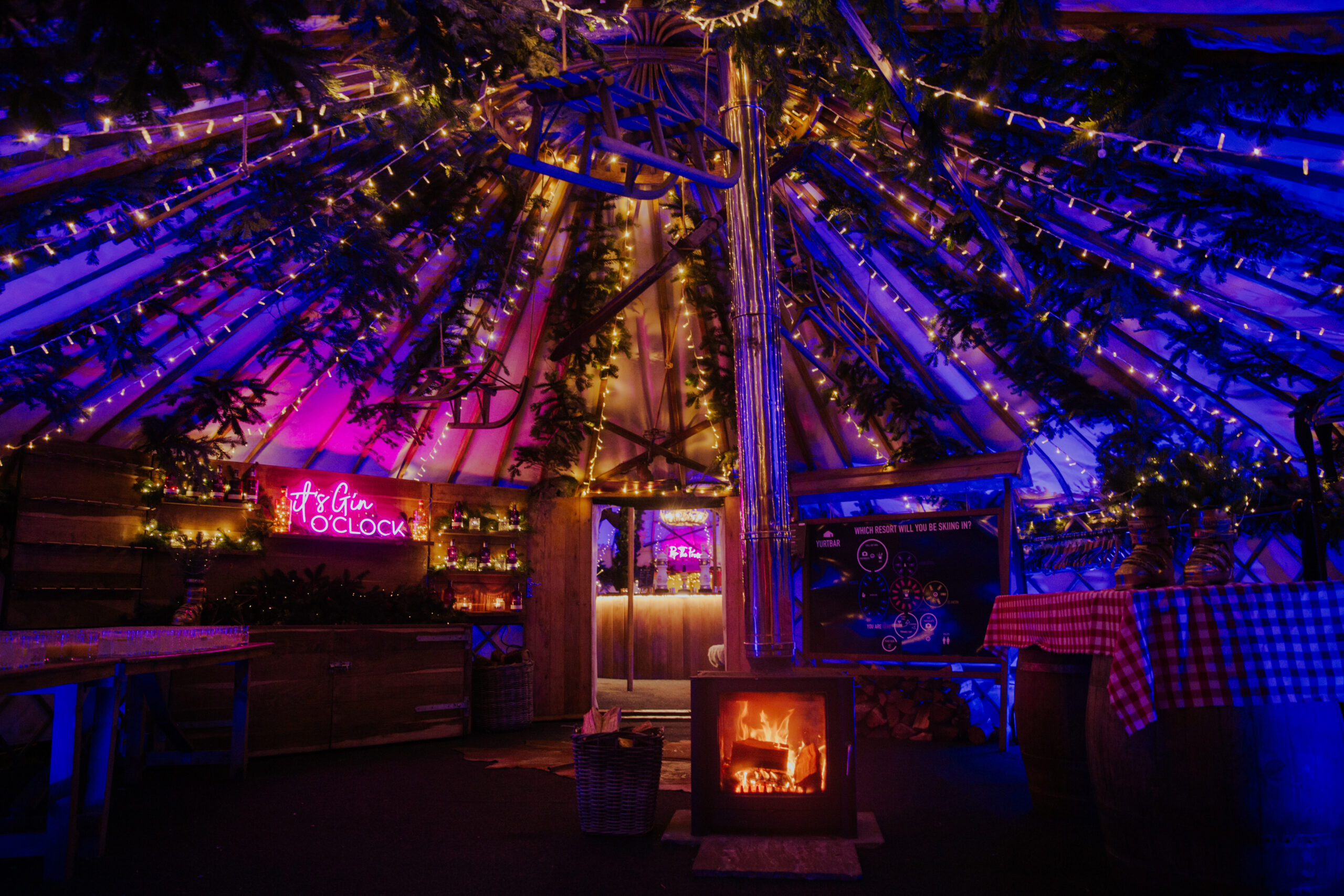 A pop-up apres-ski bar with yurts, live music and steins has opened in Greater Manchester