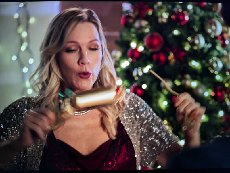 Americans pulling Christmas crackers in A Kindhearted Christmas. Credit: Netflix