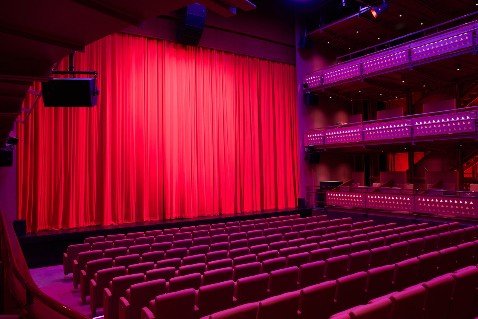 the lowry quays theatre