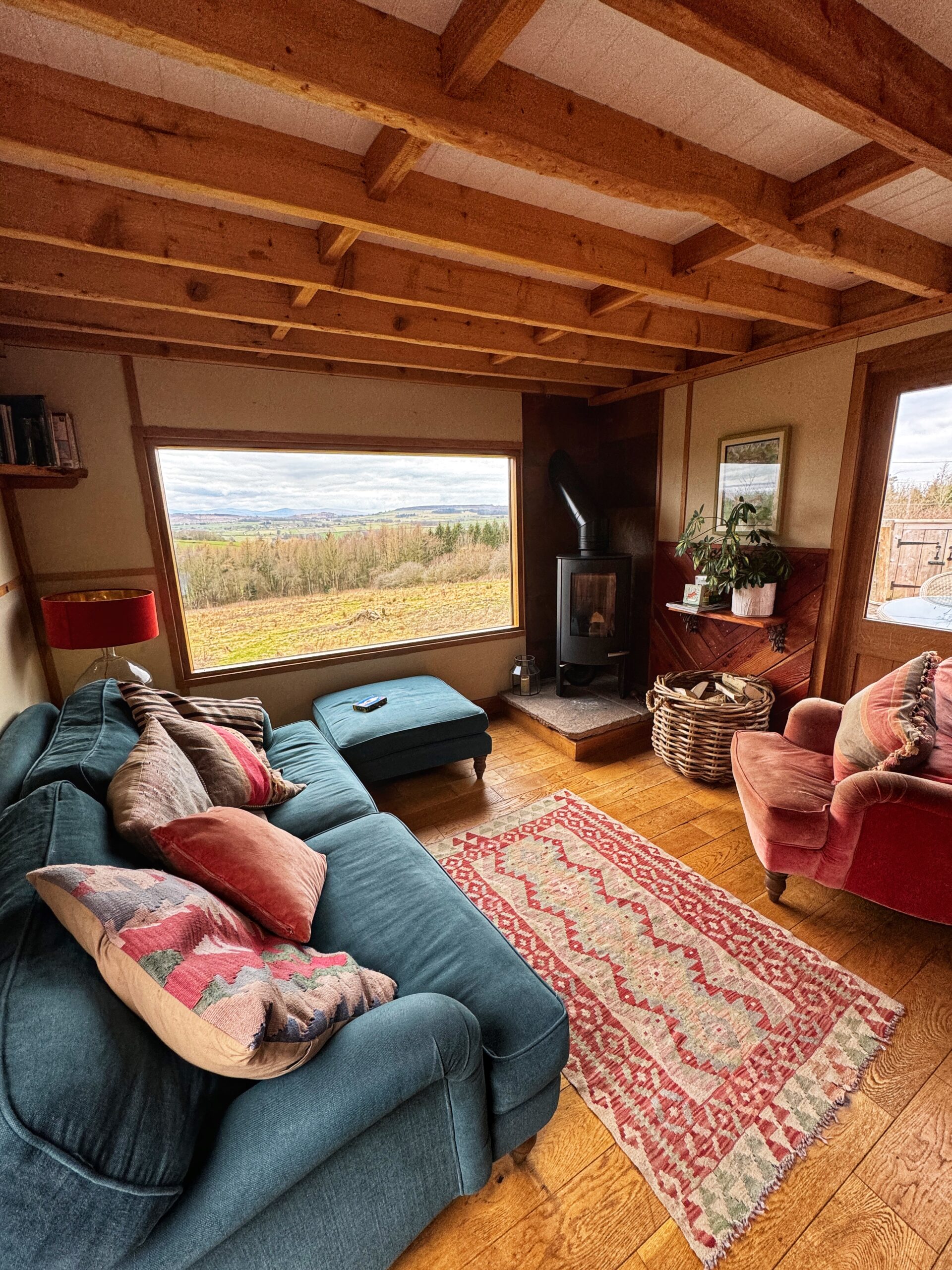 The living room at Silva Treehouse