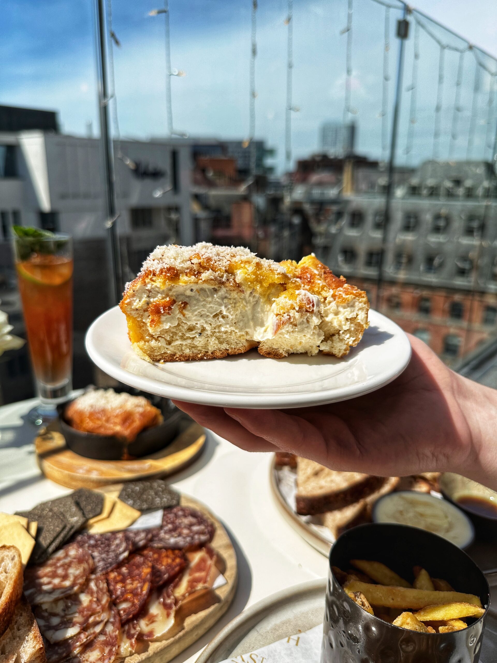 Garlic bread with creamed cheese