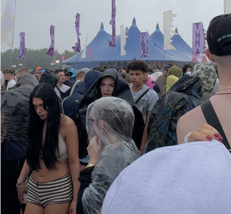 Parklife pauses major DJ set on 'advice of safety team' as huge crowds swarm