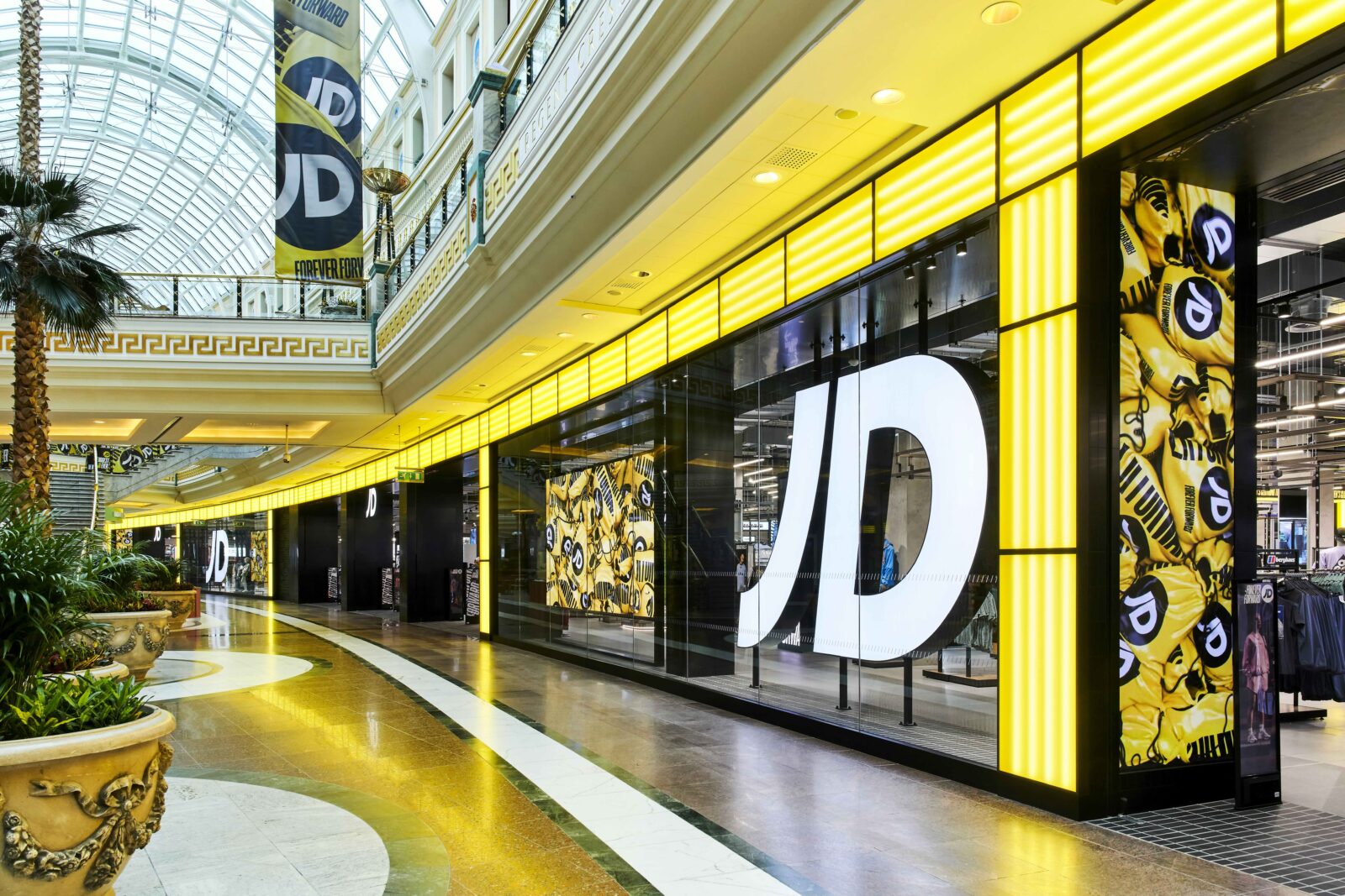 A glimpse of the largest JD store in the world