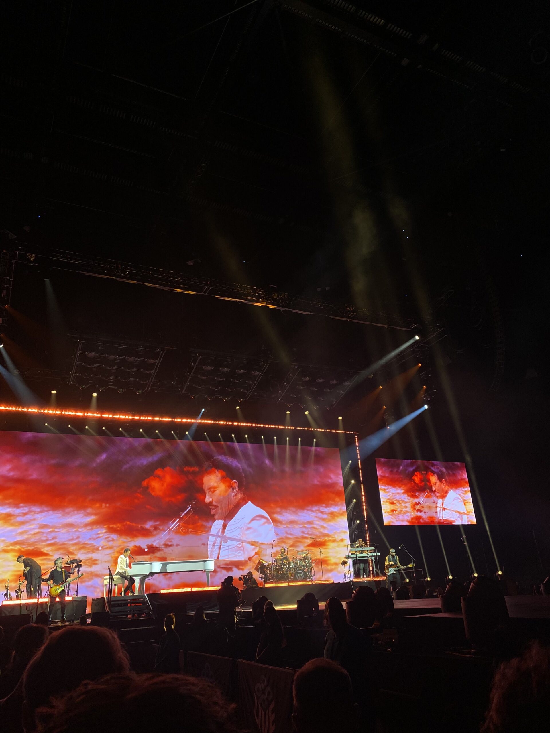 Lionel Richie at Co-op Live Manchester, left us dancing on the ceiling