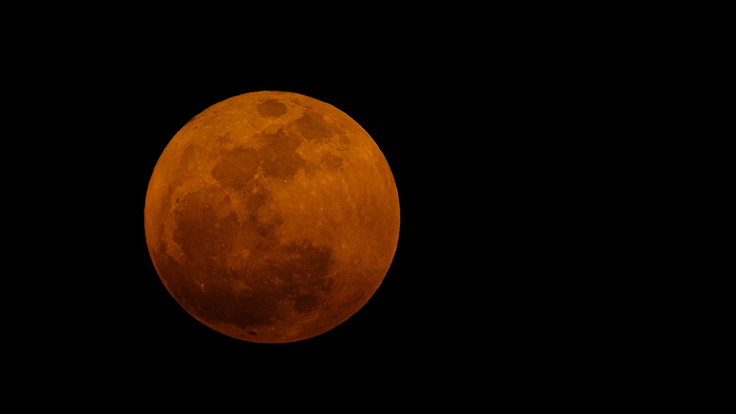 When best to see the 2025 strawberry moon in Manchester, UK