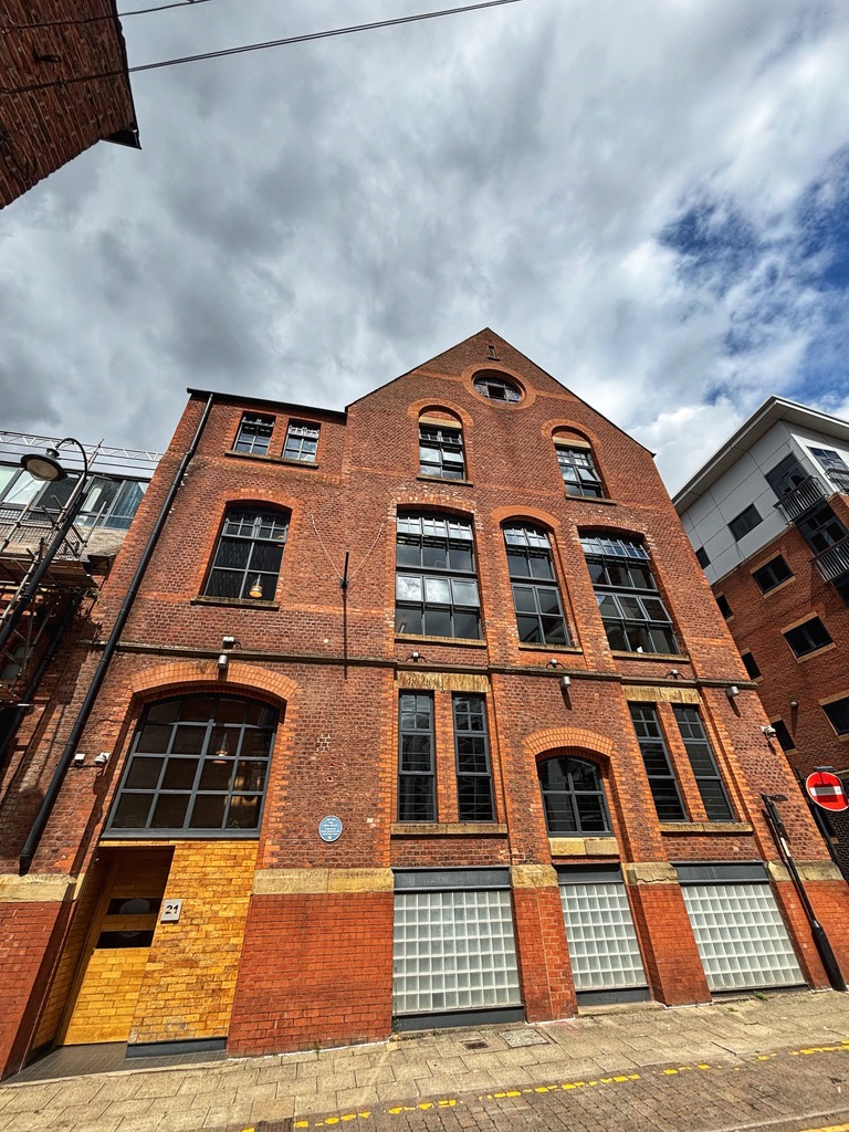 Must-see iconic Oasis locations in Manchester.