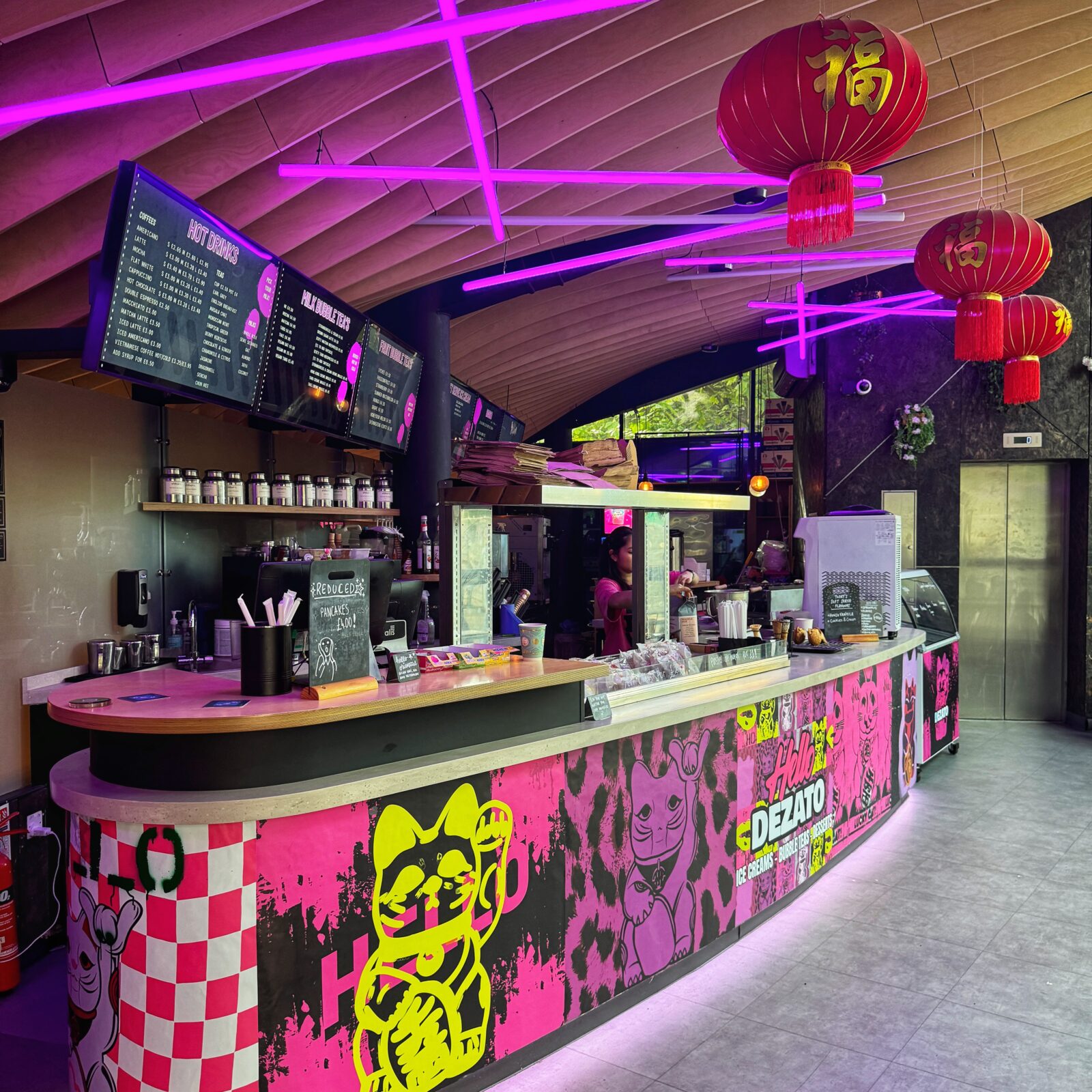 where to eat before oasis in manchester