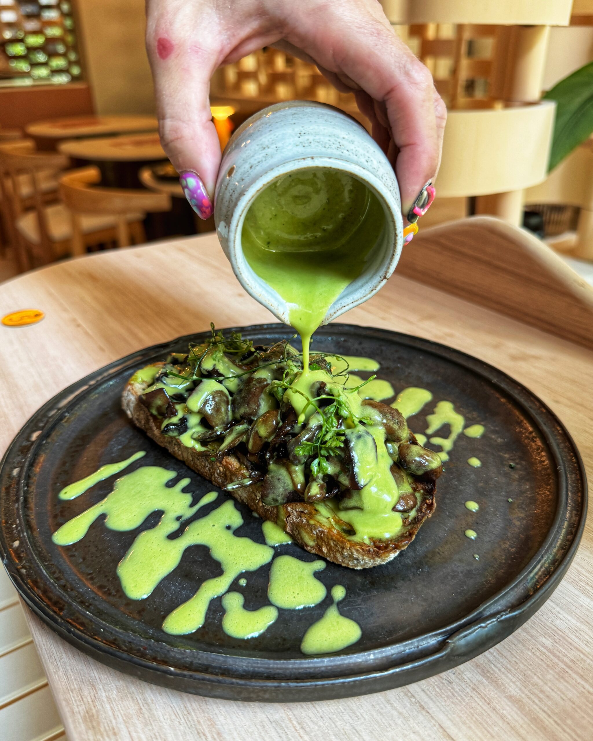Roast mushrooms and green Hollandaise