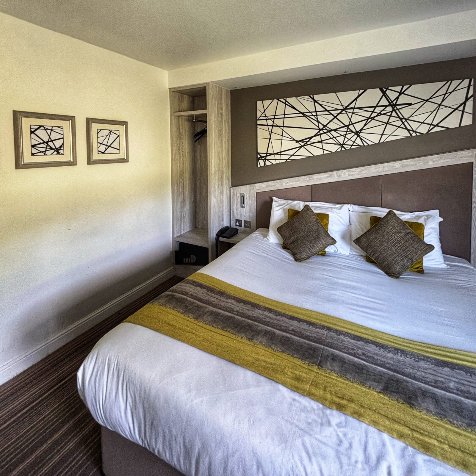red hall hotel rooms