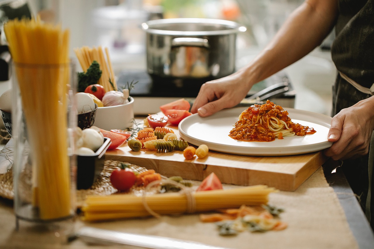There's a cooking workshop aimed at University students taking place near Manchester / Credit : Brooke Cagle via Unsplash / Adbulmajeed Hassan via Pixabay