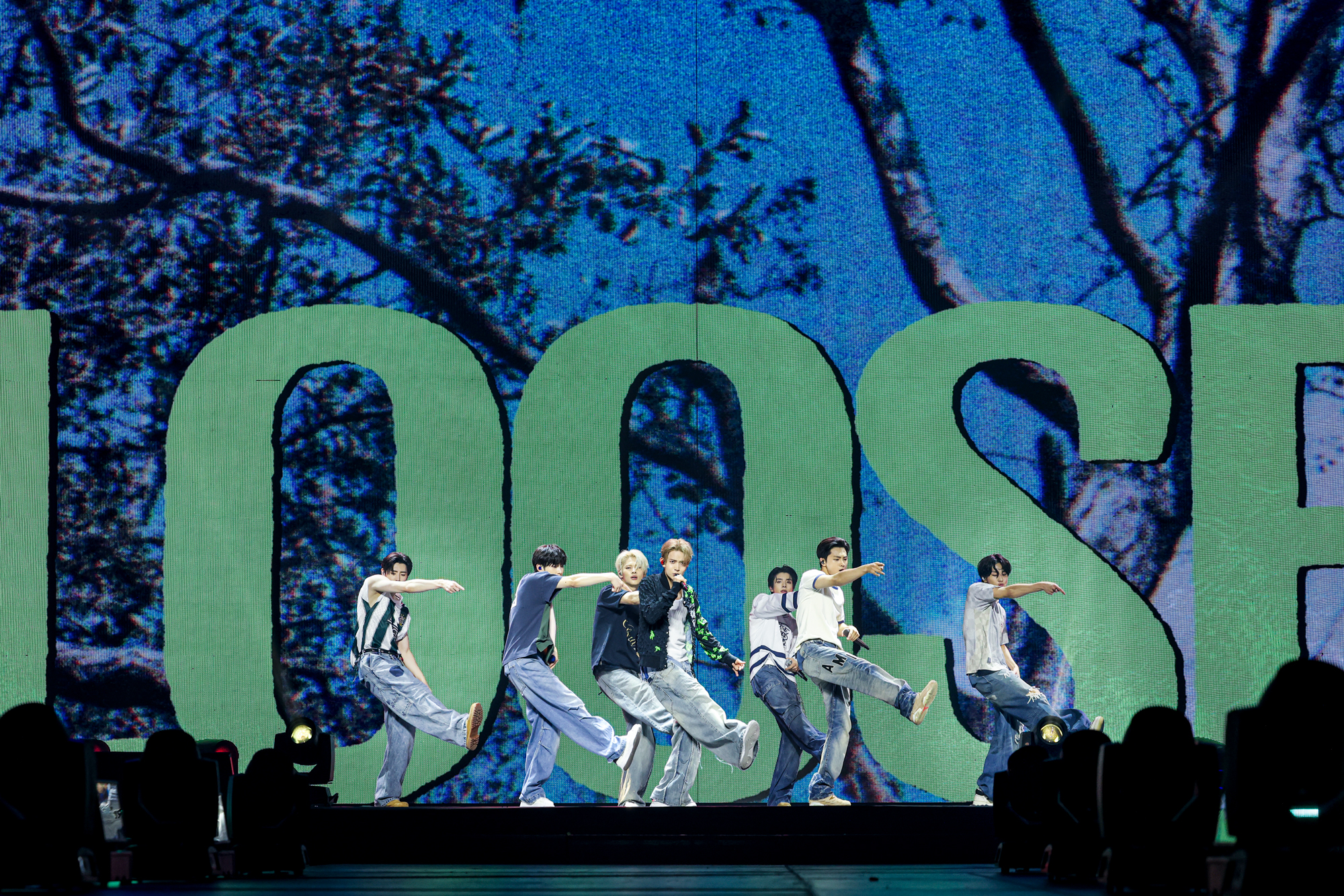 ENHYPEN performing 'Loose' for 21,000 fans at AO Arena in Manchester / Credit: BELIFT LAB