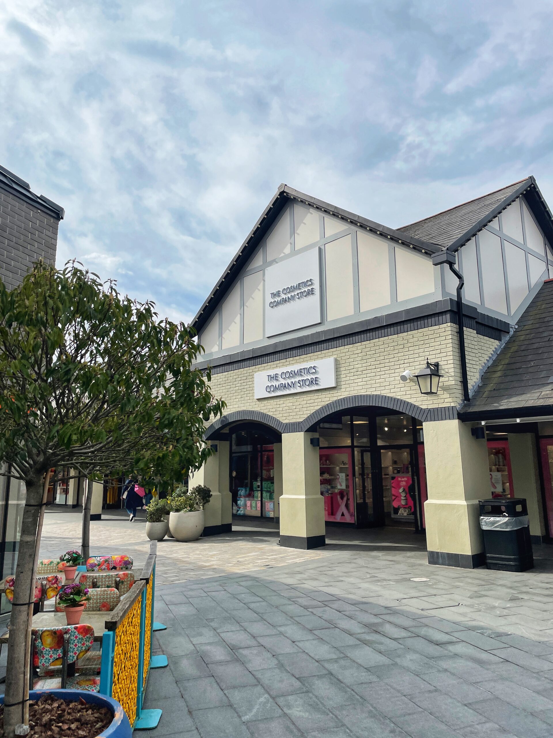 The Cheshire Oaks student shopping night is back