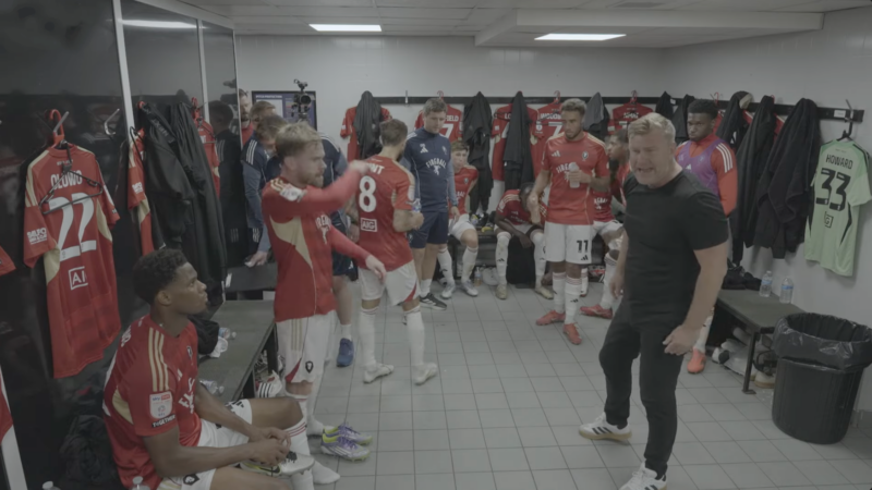 Salford City manager Karl Robinson angry speech
