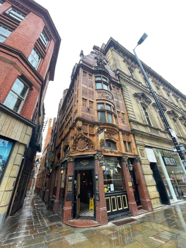 Mr Thomas's Chop House - Historic Manchester pub issues apology for 'embarrassing' toilets