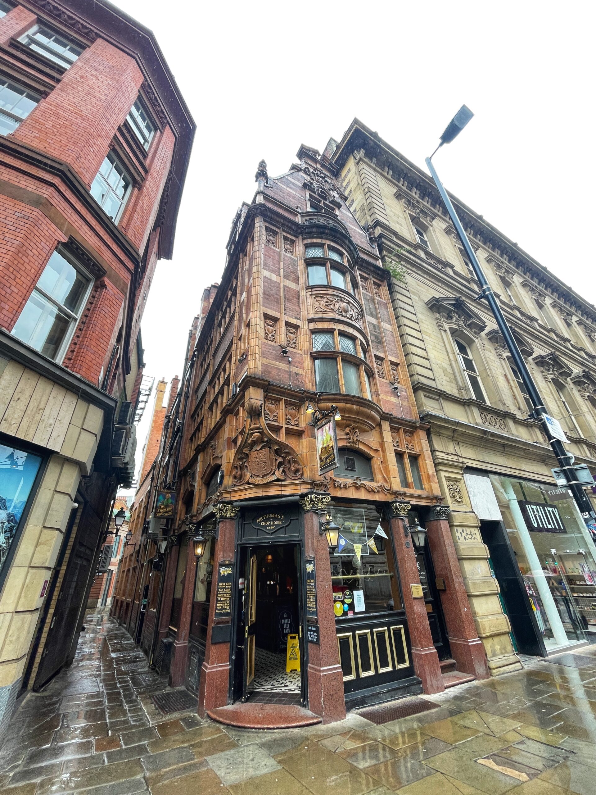 Mr Thomas's Chop House - Historic Manchester pub issues apology for 'embarrassing' toilets
