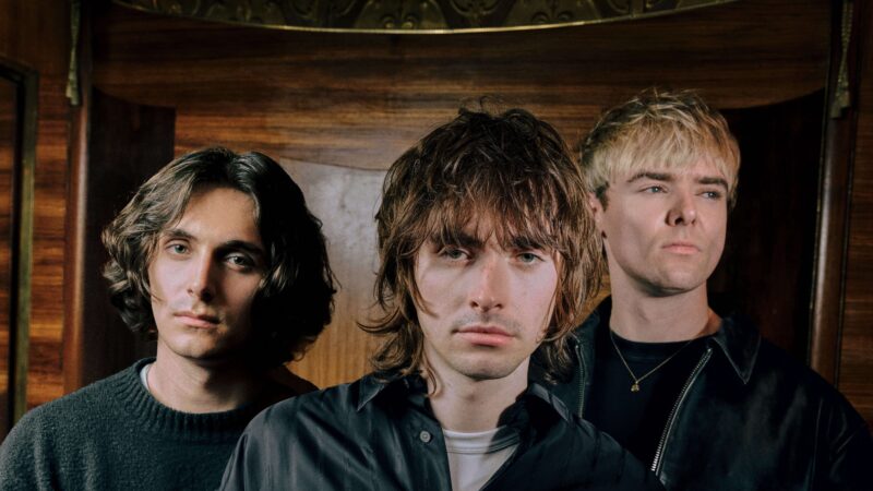 Villanelle debut song 'Hinge' first single track review