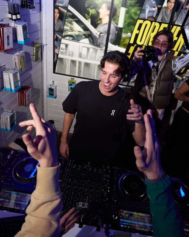 JD shuts down Northern Quarter with surprise set in a phone shop from DJ Josh Baker