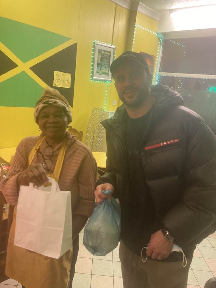 famous people who have eaten at mama flo's in stockport