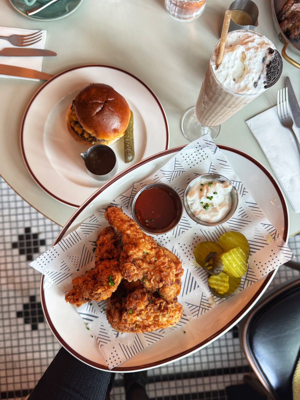Burgers and fried chicken at Mollie's Diner