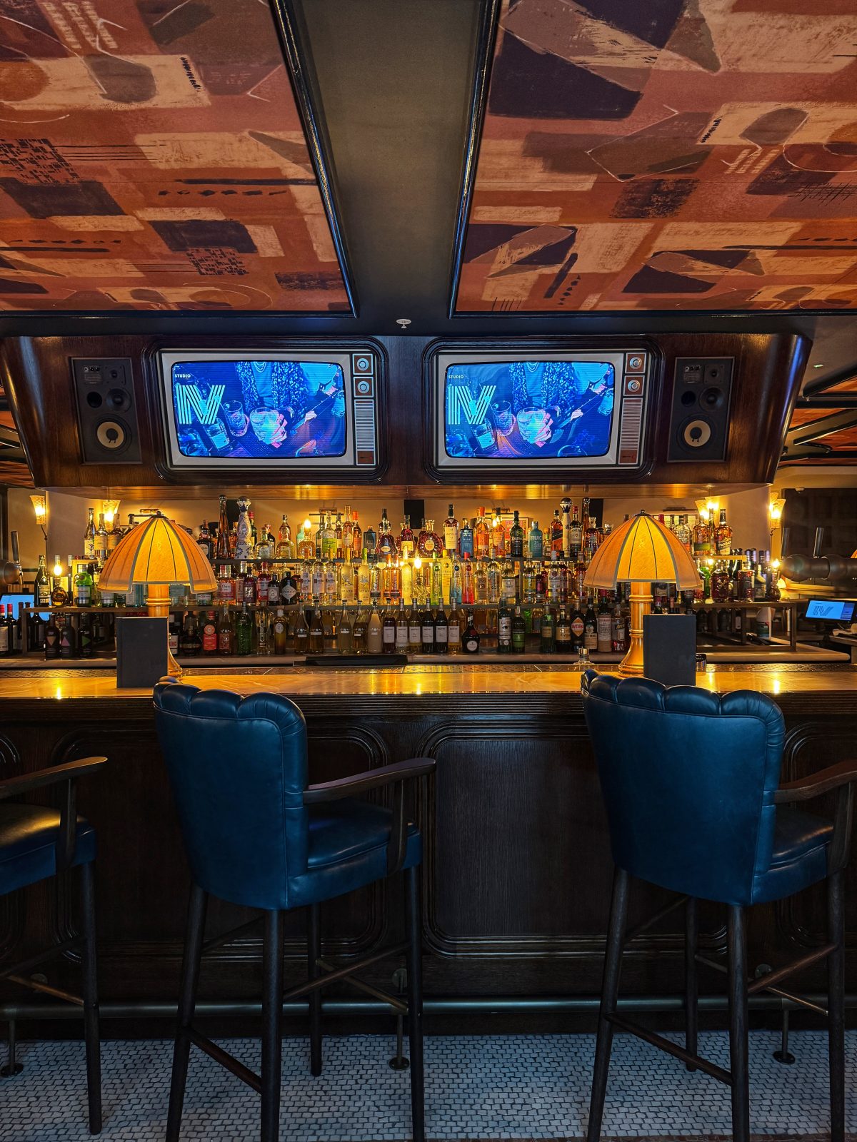Studio IV cocktail bar