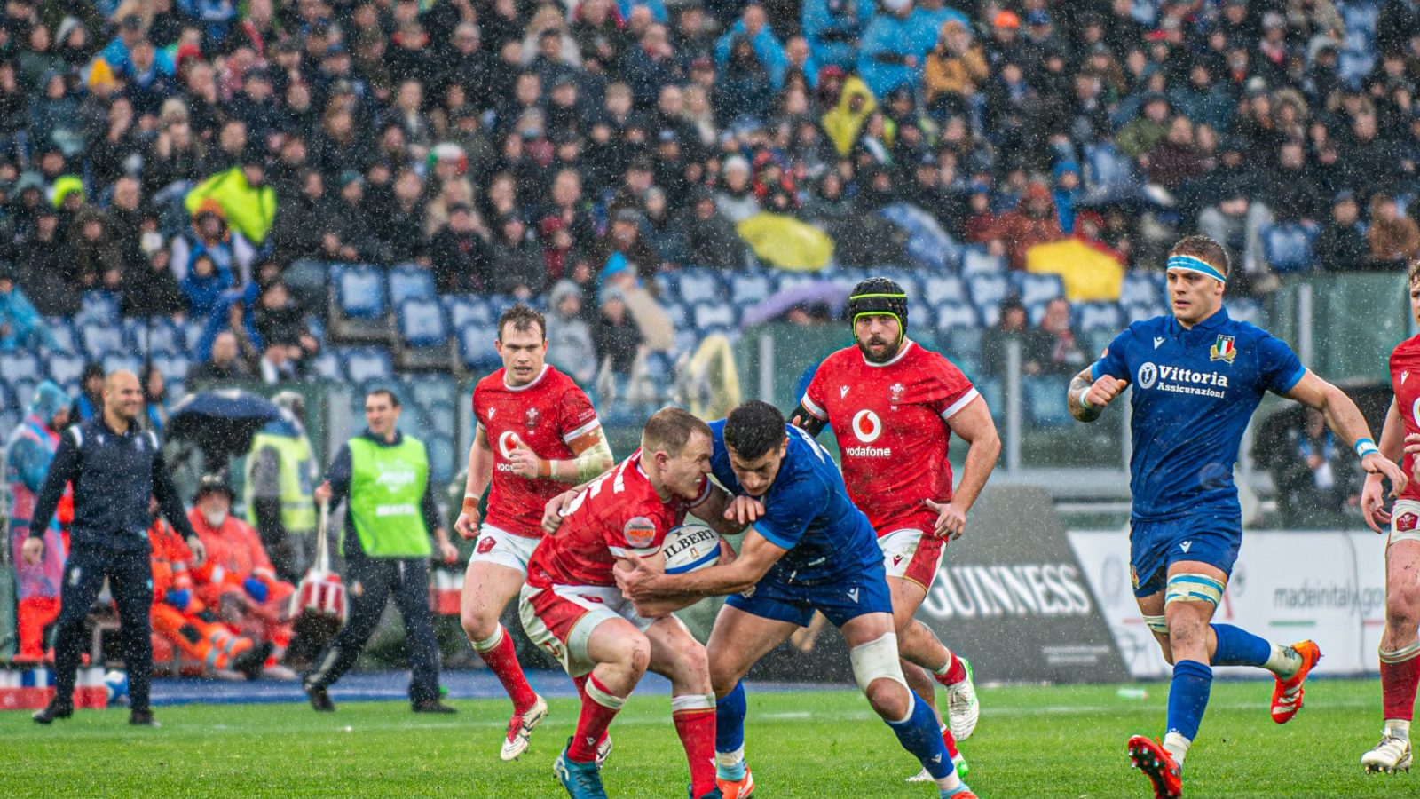 Welsh international prop Nicky Smith leaves Leicester Tigers and joins Sale Sharks