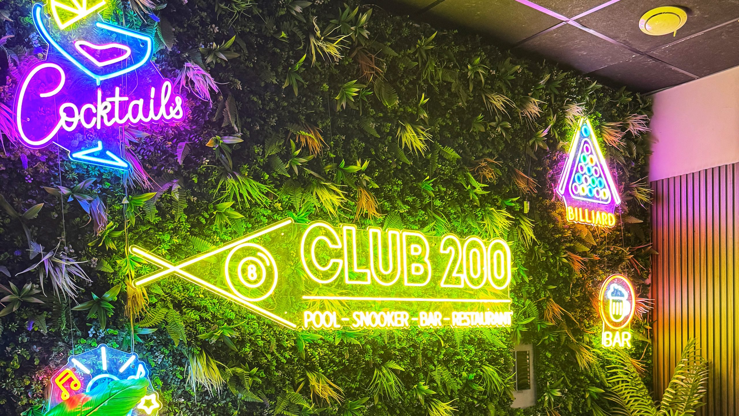 Manchester pool and snooker club serving Chinese food