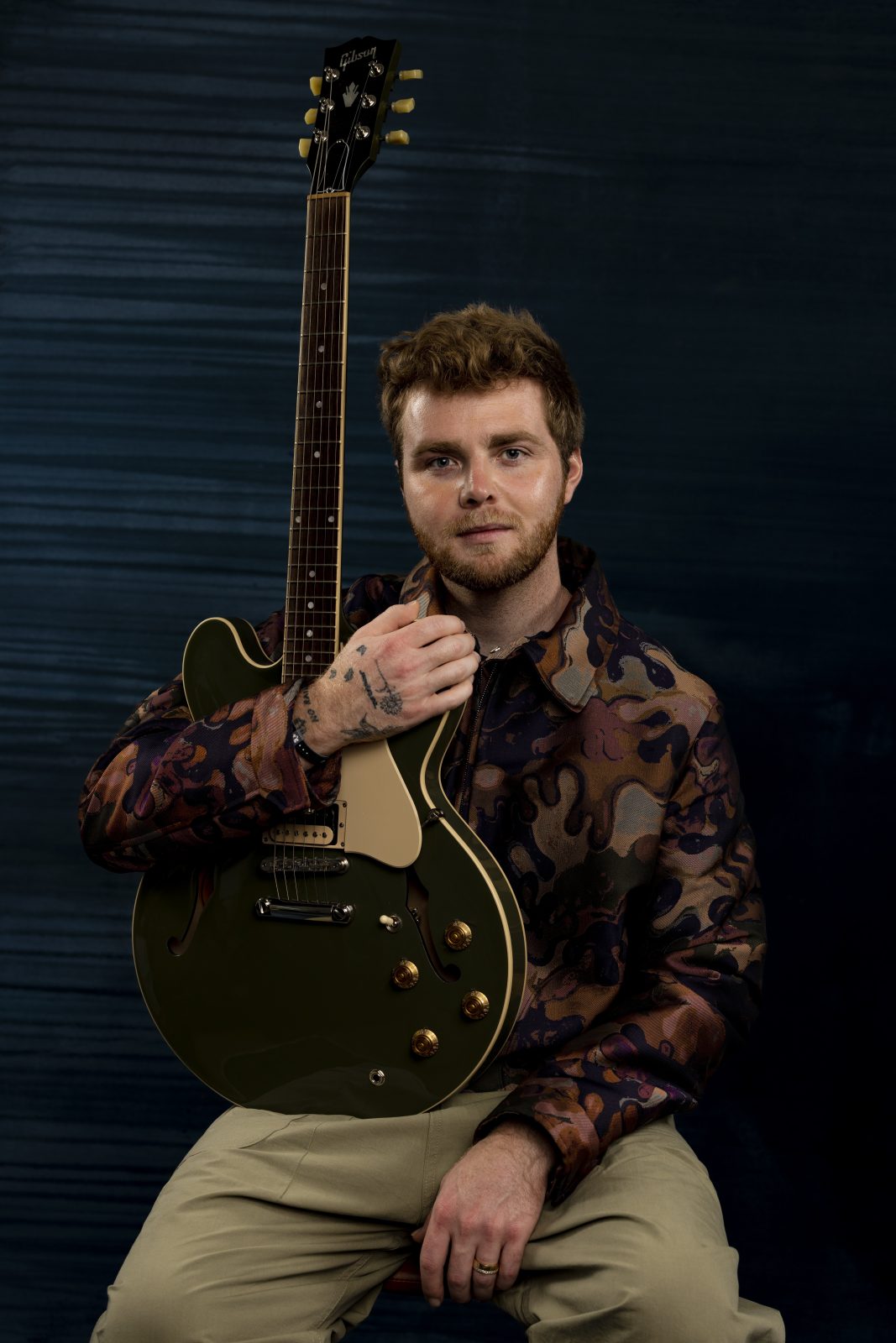 Warren has built a cult following thanks to chart-topping hits like 'Ordinary'/ Credit: Press Shots (supplied)