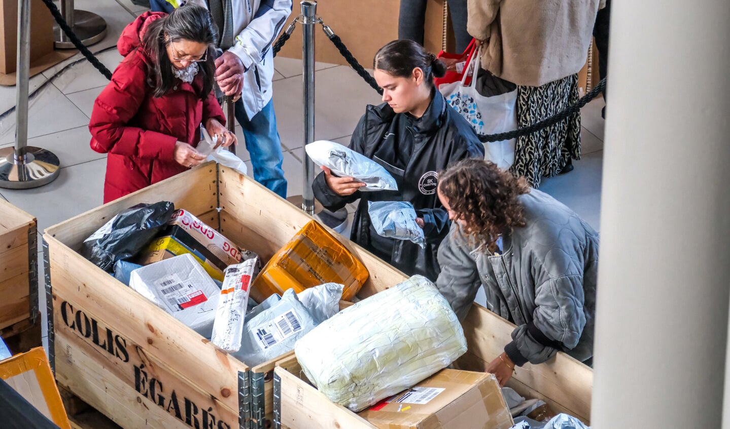 A shop where you can buy mystery lost parcels is coming to Manchester