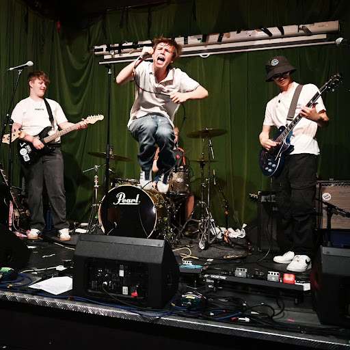 the radio addicts band