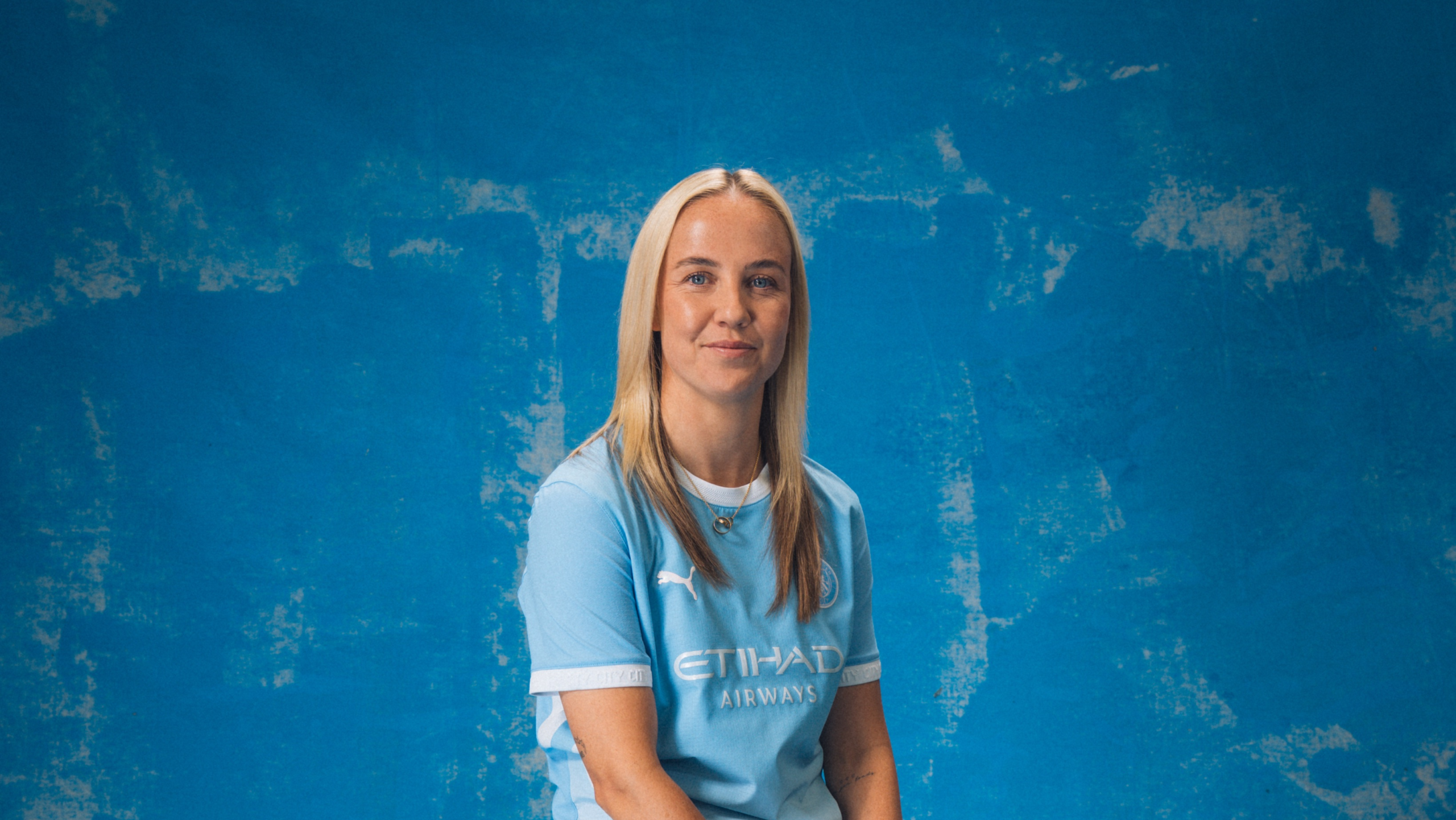 Beth Mead joins Man City Women from Arsenal