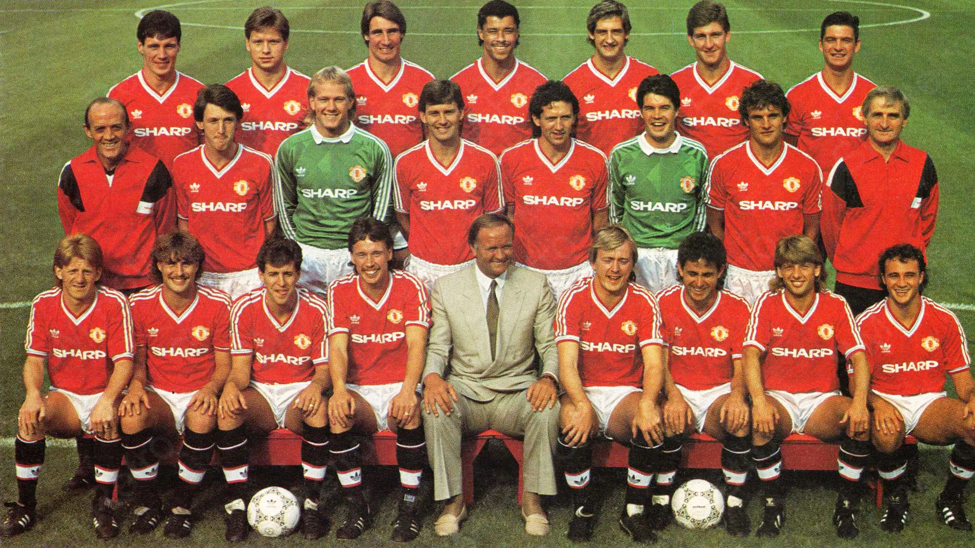 Man United releasing retro remake kit and blackout shirt of 86/88 home strip