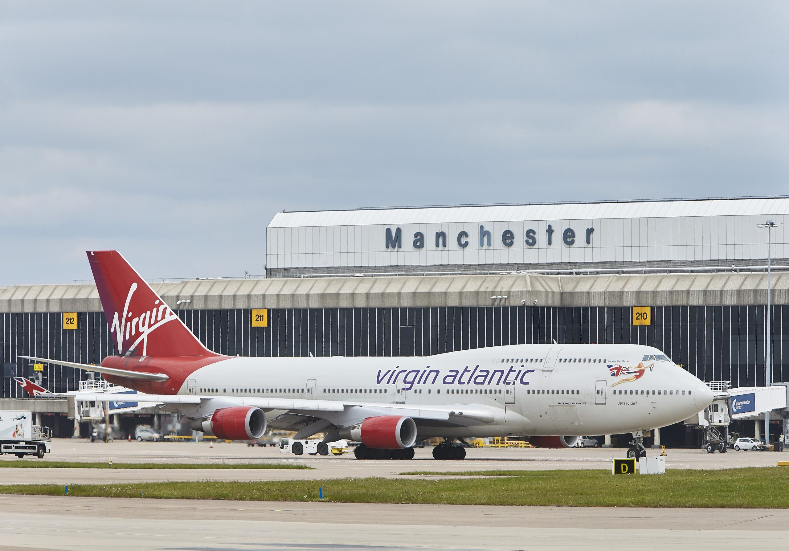 More than 300 new roles available Manchester Airport jobs fair this November